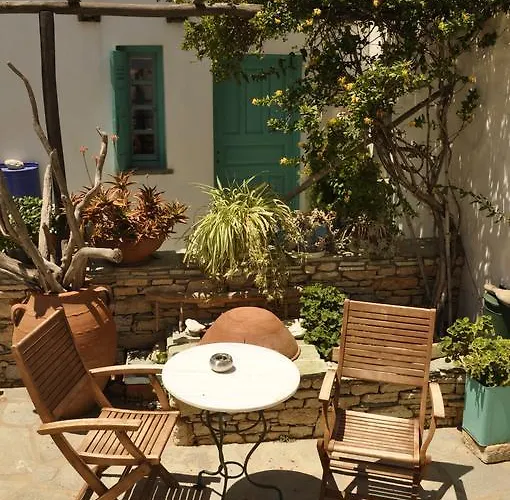 Kyma Sto Phos Folegandros Town