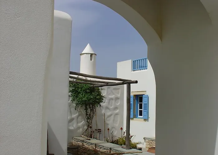 Kyma Sto Phos Folegandros Town